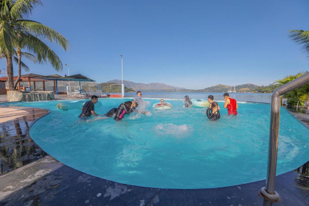 Whiterock Beach Hotel And Waterpark Subic Bay Eksteriør billede